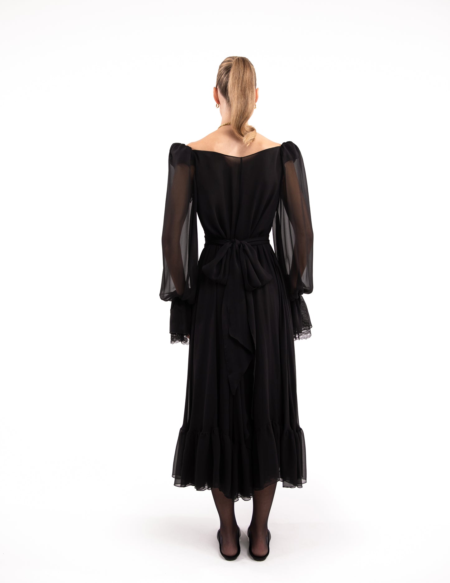 The Irish Twin - The Pachi - Hostwear - black muslin dress - silk fabric - Dentelle de Calais - chiccest hostess - Made in France - Made in Paris - Handmade in Paris - Designed in Paris - Handcrafted - Be my Guest - Made to love and to last - Unique piece made by hand - original and special for Host Wear by The Irish Twin - created by Jill Bauwens
