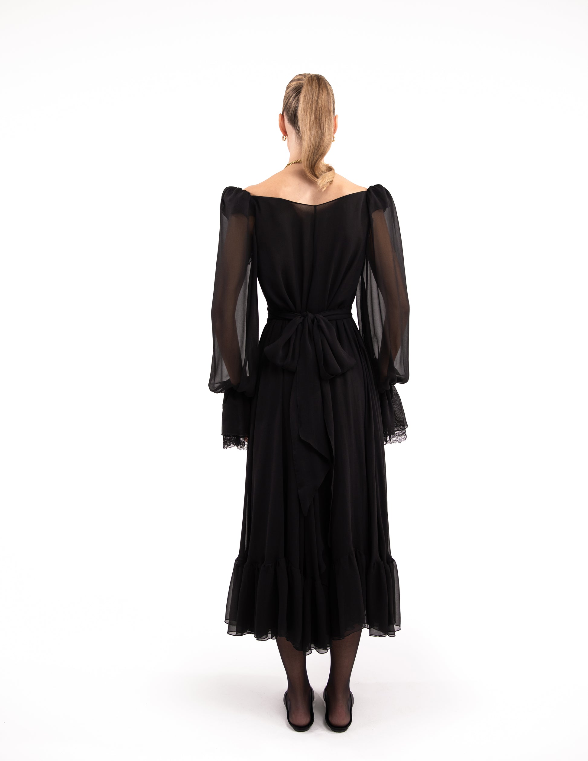 The Irish Twin - The Pachi - Hostwear - black muslin dress - silk fabric - Dentelle de Calais - chiccest hostess - Made in France - Made in Paris - Handmade in Paris - Designed in Paris - Handcrafted - Be my Guest - Made to love and to last - Unique piece made by hand - original and special for Host Wear by The Irish Twin - created by Jill Bauwens