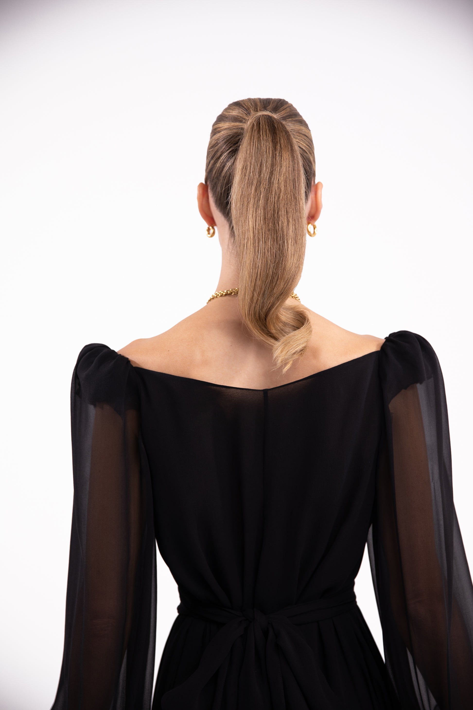 The Irish Twin - The Pachi - Hostwear - black muslin dress - silk fabric - Dentelle de Calais - chiccest hostess - Made in France - Made in Paris - Handmade in Paris - Designed in Paris - Handcrafted - Be my Guest - Made to love and to last - Unique piece made by hand - original and special for Host Wear by The Irish Twin - created by Jill Bauwens