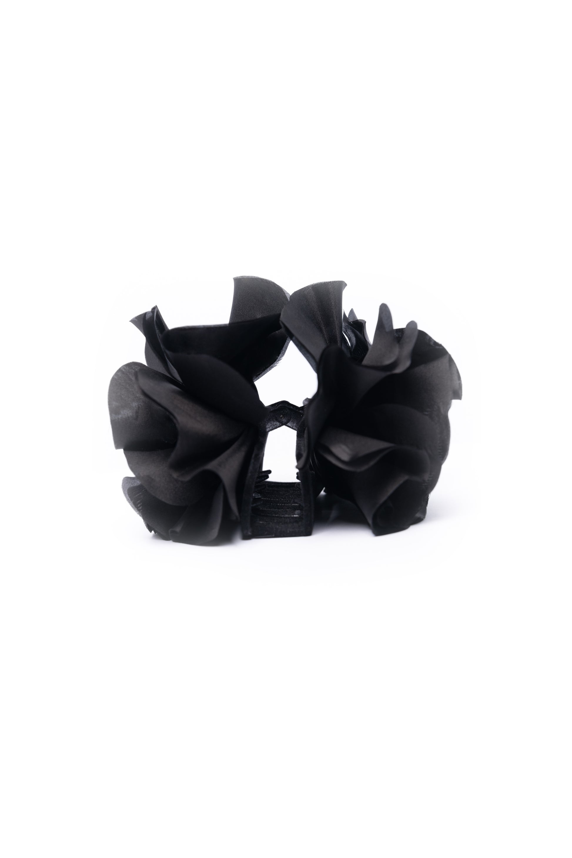 The Irish Twin - Anemone flower claw clip for hair - black Silk fabric - Made in France - Made in Paris - Handmade in Paris - Designed in Paris - Handcrafted - Be my Guest - Made to love and to last - Unique piece made by hand - original and special for Host Wear by The Irish Twin - created by Jill Bauwens